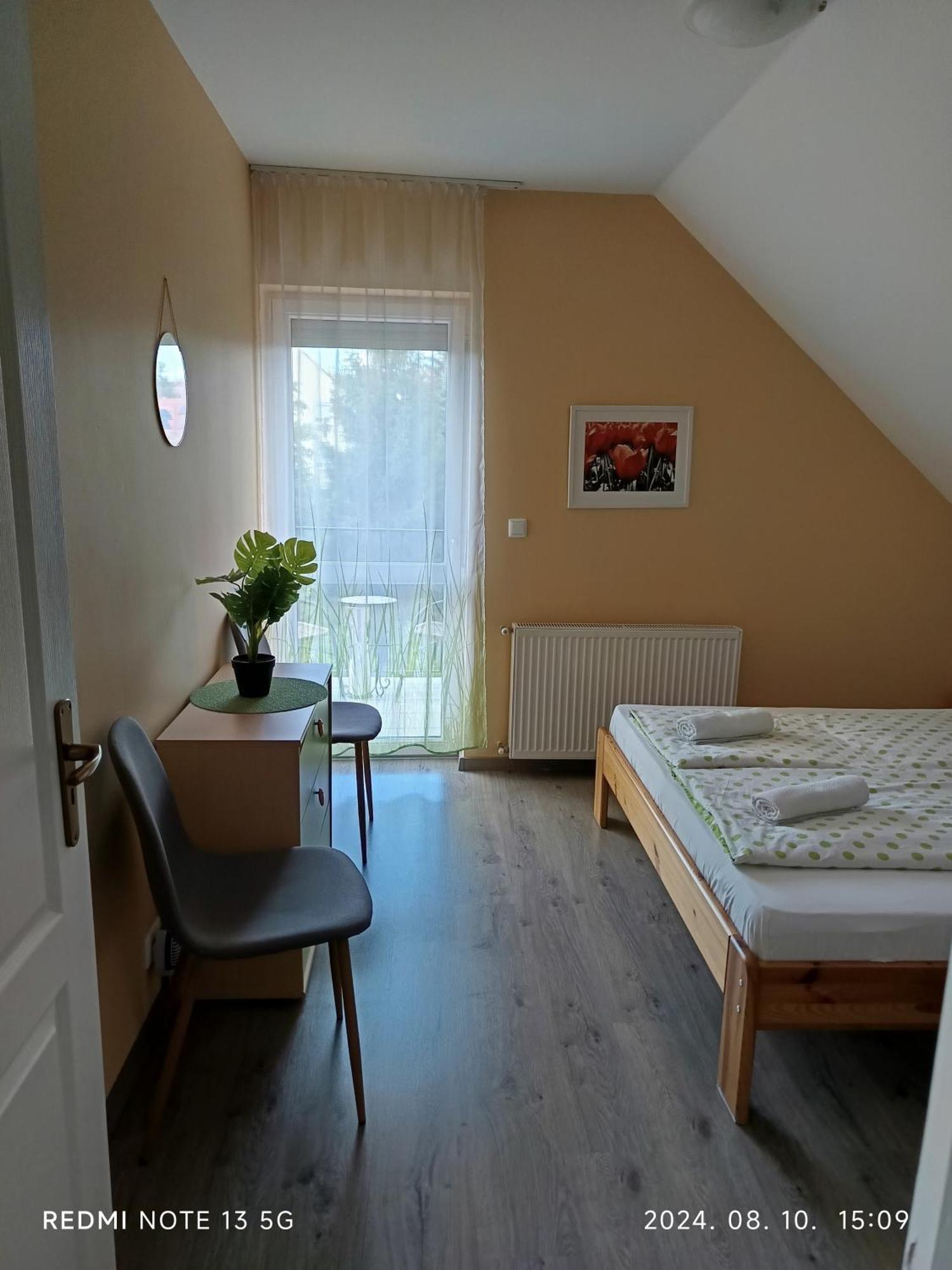 Zita Apartman Eger Szoba fotó