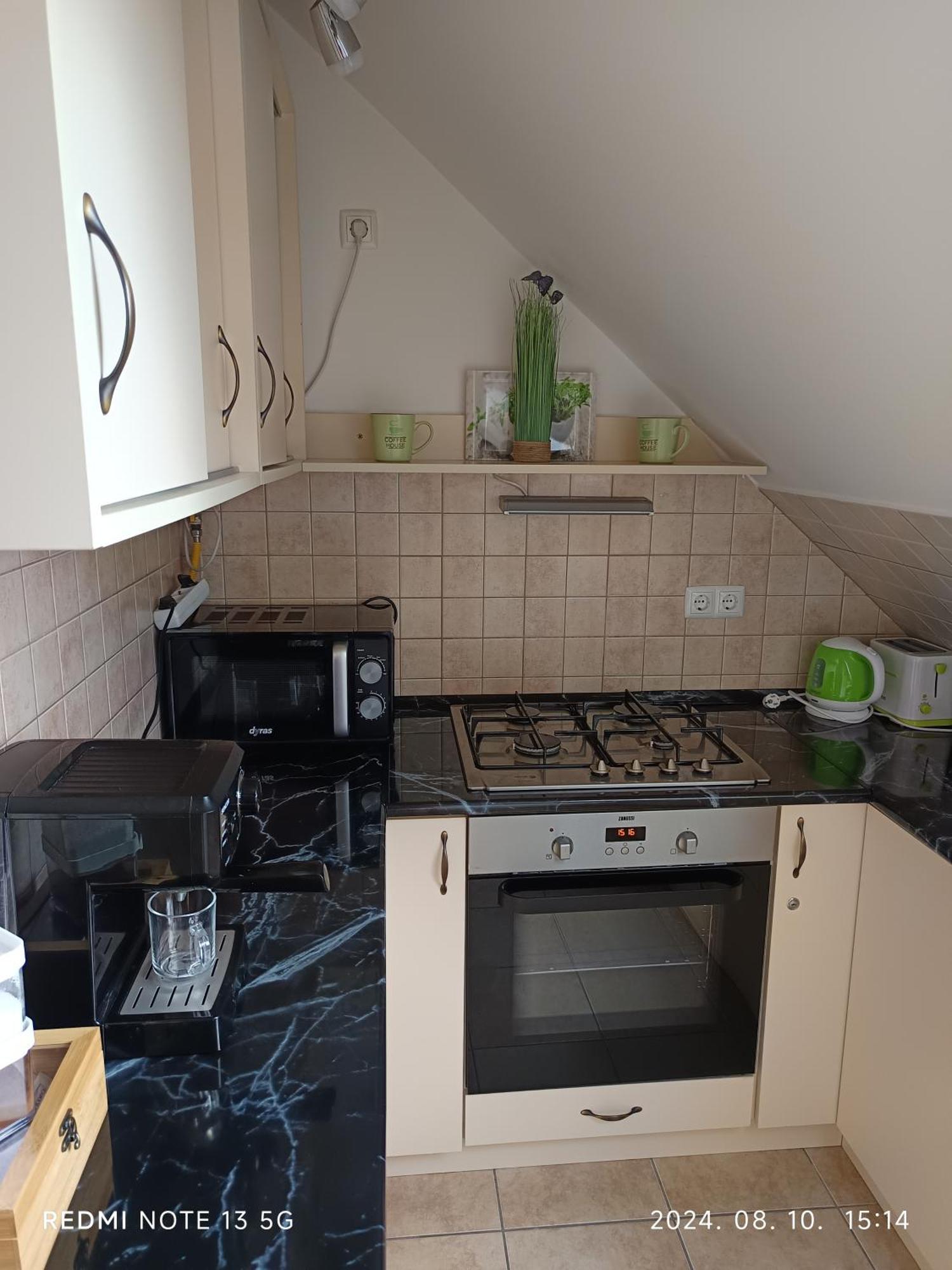 Zita Apartman Eger Szoba fotó